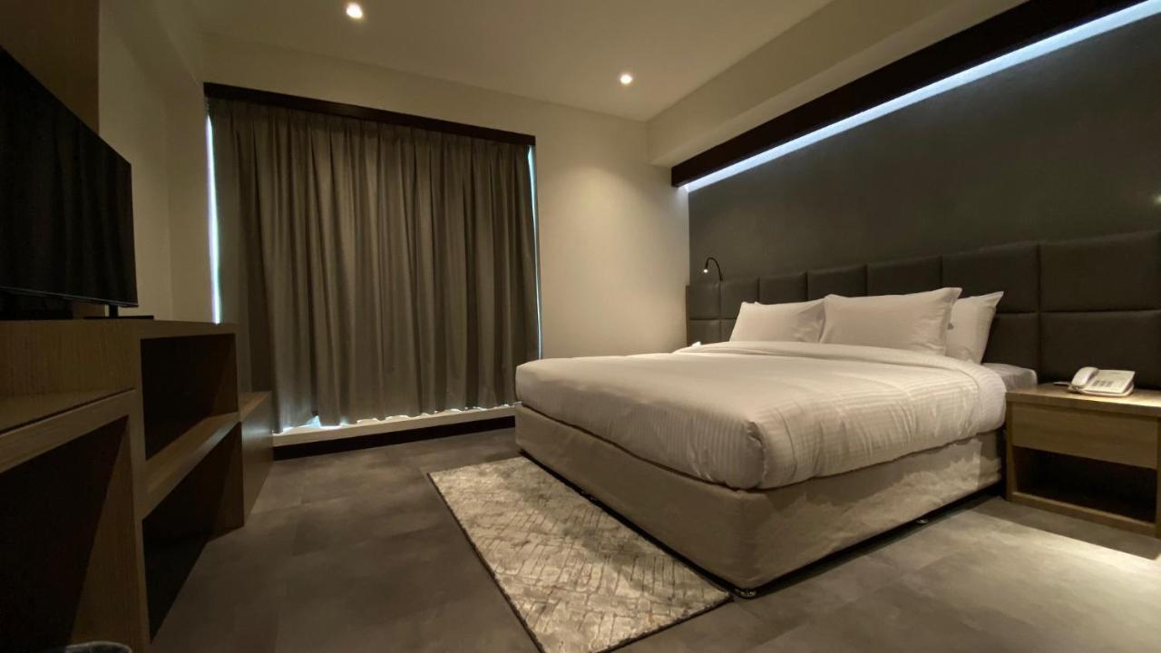 Sitara Hotel Apartment Dubai Exteriör bild