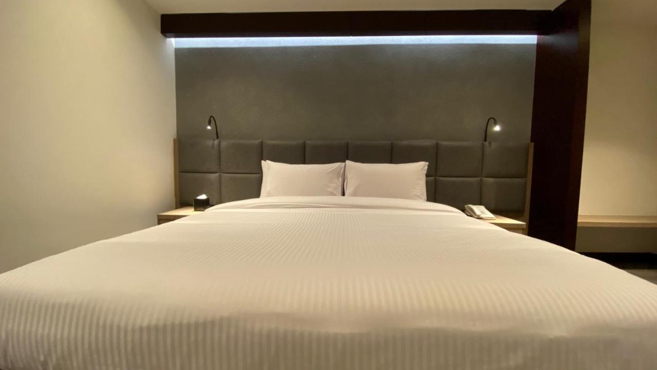 Sitara Hotel Apartment Dubai Exteriör bild