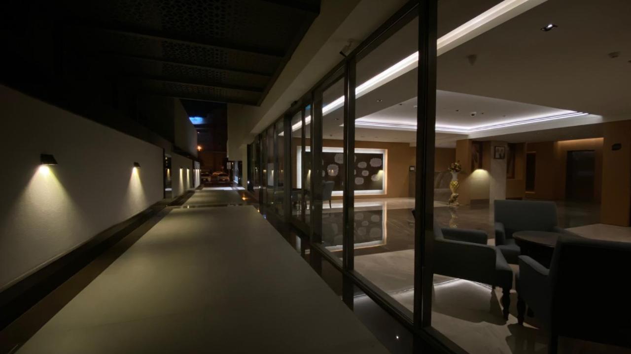Sitara Hotel Apartment Dubai Exteriör bild